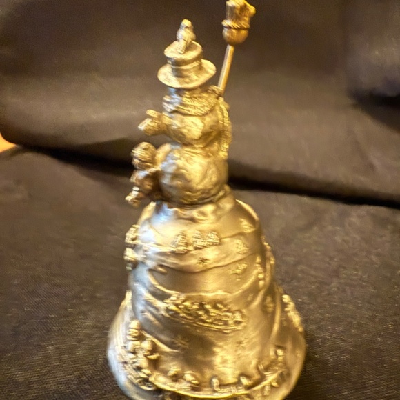 Set of 2 Fort Pewter Christmas Bells - Picture 4 of 8